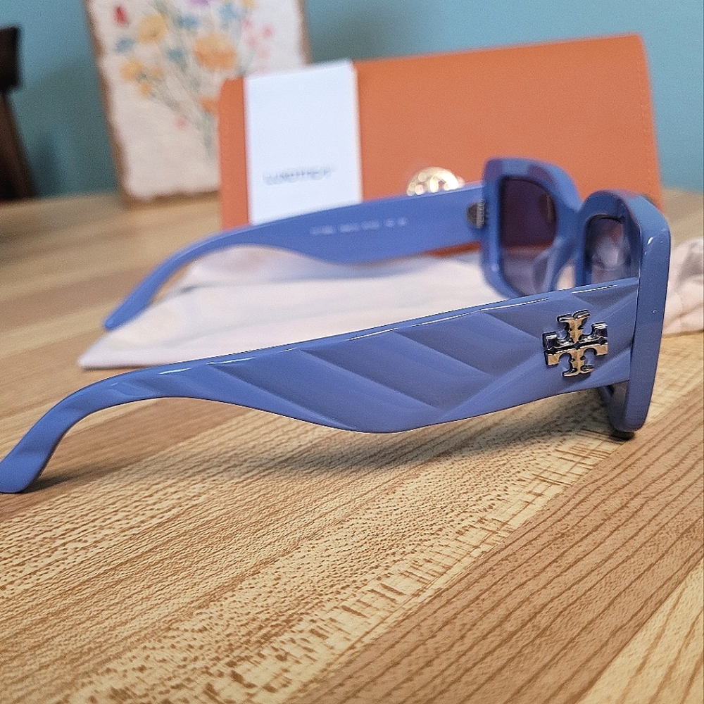 🔥Tory Burch NWOT Periwinkle Blue Monogram Sunglasses🔥